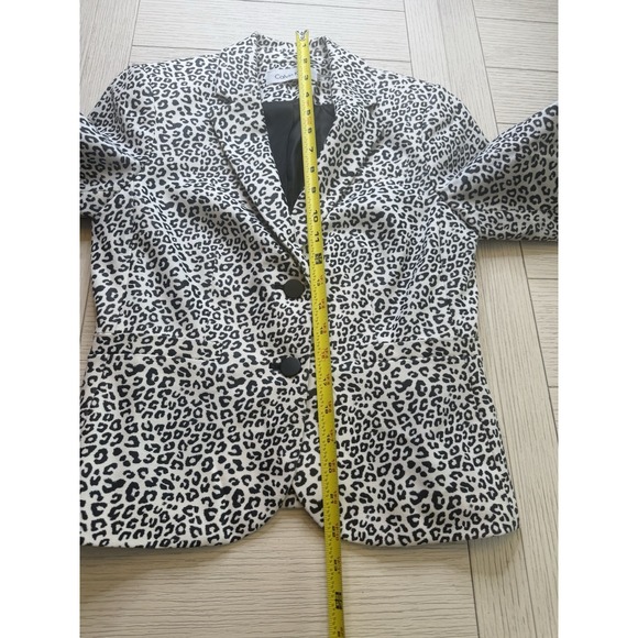 Calvin Klein Women's Leopard Print Poly Blend 2 Button‎ Long Sleeve Blazer Sz 4P - Picture 6 of 9